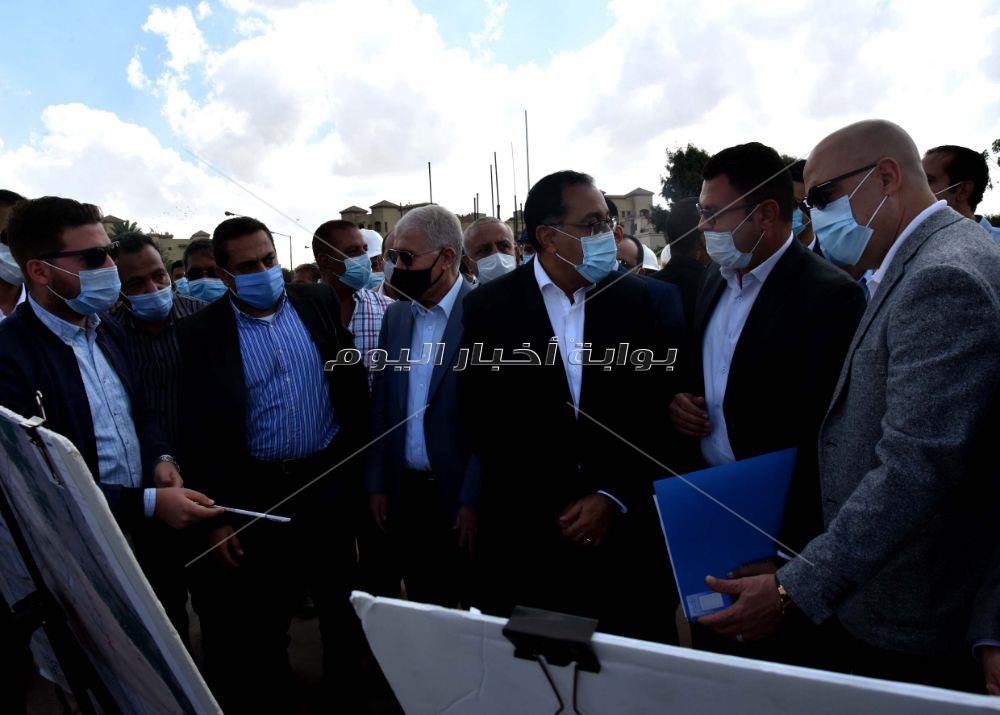 رئيس الوزراء يشيد بالطفرة الهائلة في محاور وطرق 6 أكتوبر 