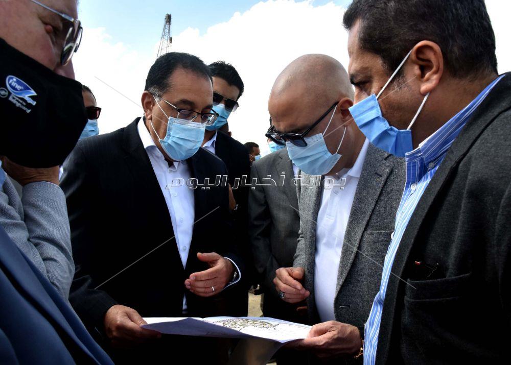 رئيس الوزراء يشيد بالطفرة الهائلة في محاور وطرق 6 أكتوبر 