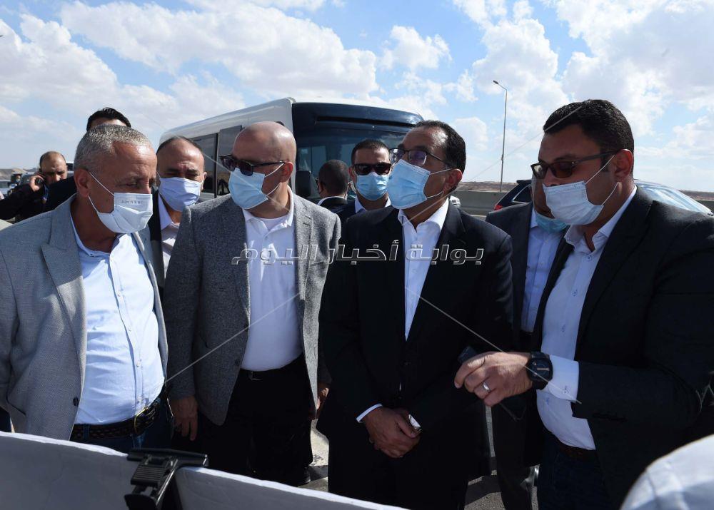 رئيس الوزراء يشيد بالطفرة الهائلة في محاور وطرق 6 أكتوبر 