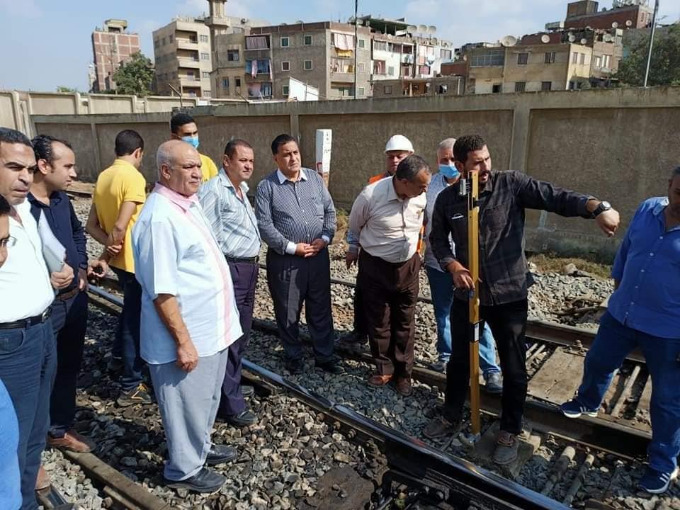 صور| رئيس "السكة الحديد" خلال تفقد برجي التوضيب وقليوب: التشغيل خلال شهر 