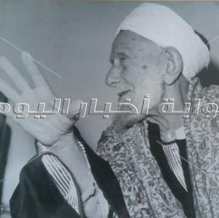 أول صور لمُعلم عميد الأدب العربي «طه حسين»