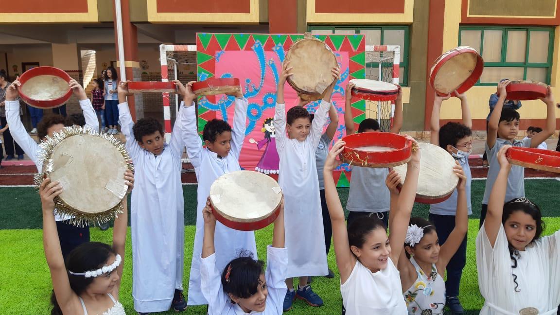 في يوم مولده ..طلاب حكومية دولية يرسمون باجسادهم " ولد الهدي "