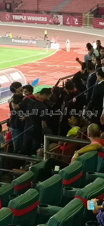 لاعبي الأهلي يساندون مؤمن زكريا 
