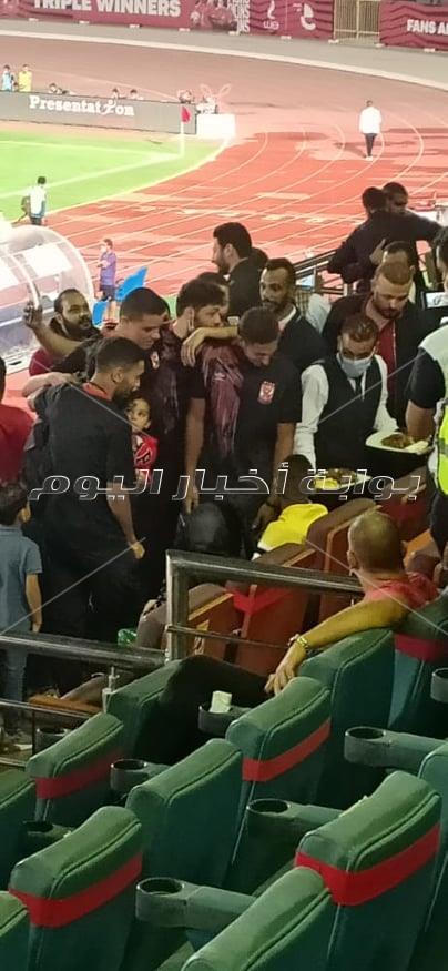 لاعبي الأهلي يساندون مؤمن زكريا 