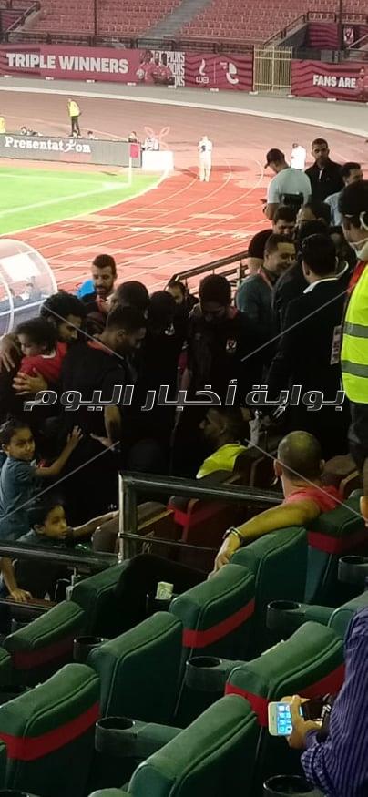 لاعبي الأهلي يساندون مؤمن زكريا 