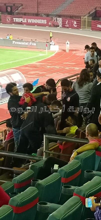 لاعبي الأهلي يساندون مؤمن زكريا 