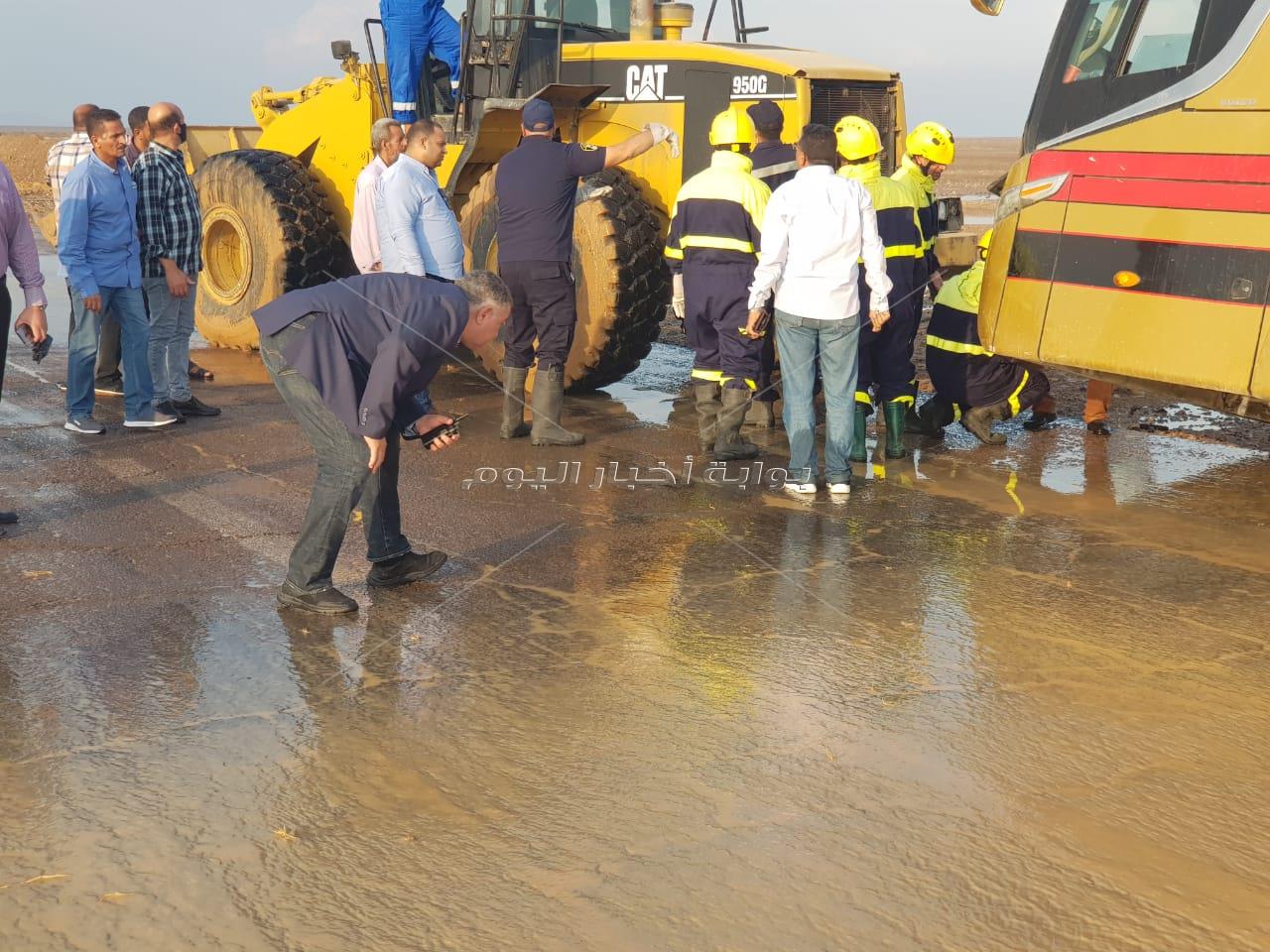 محافظ البحر الأحمر يتفقد أماكن السيول