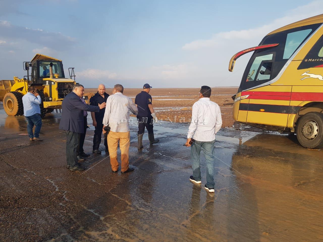 محافظ البحر الأحمر يتفقد أماكن السيول
