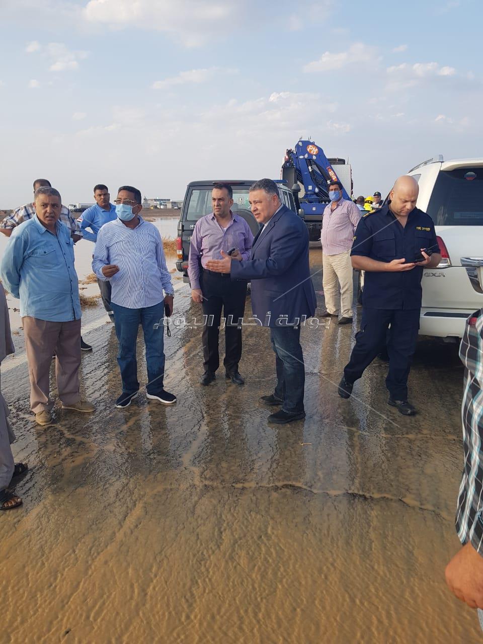 محافظ البحر الأحمر يتفقد أماكن السيول