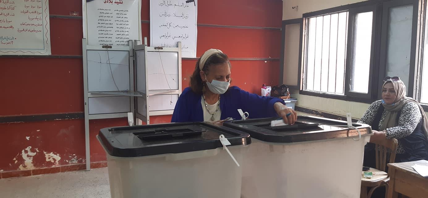 صور .. سيدات الزاوية الحمراء بنحب بلدنا.. ويتصدر ن المشهد فى الانتخابية للبرلمان 2020