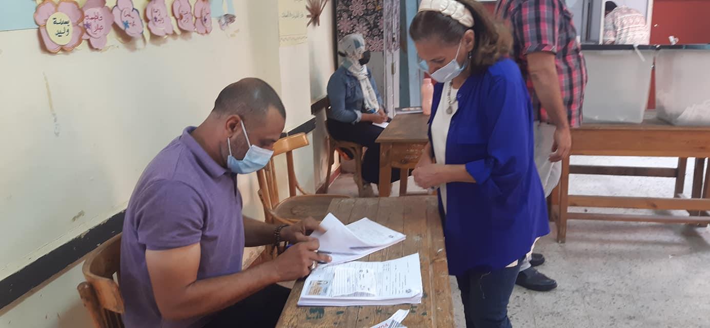 صور .. سيدات الزاوية الحمراء بنحب بلدنا.. ويتصدر ن المشهد فى الانتخابية للبرلمان 2020