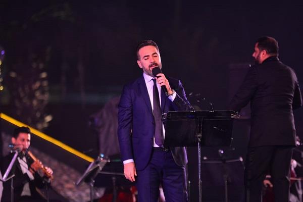 وائل جسار يختتم حفل مسرح النافورة بـ«غريبة الناس»: «هي دي مصر