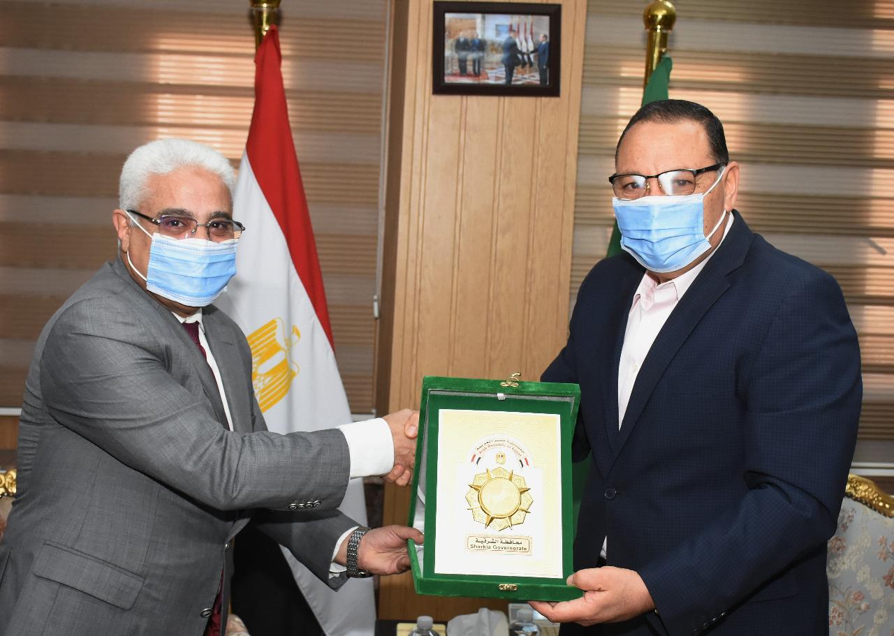 رئيس الهيئة القومية للتأمين الاجتماعي  يطلع محافظ الشرقية علي الرؤية المستقبلية لتطوير منظومة العمل