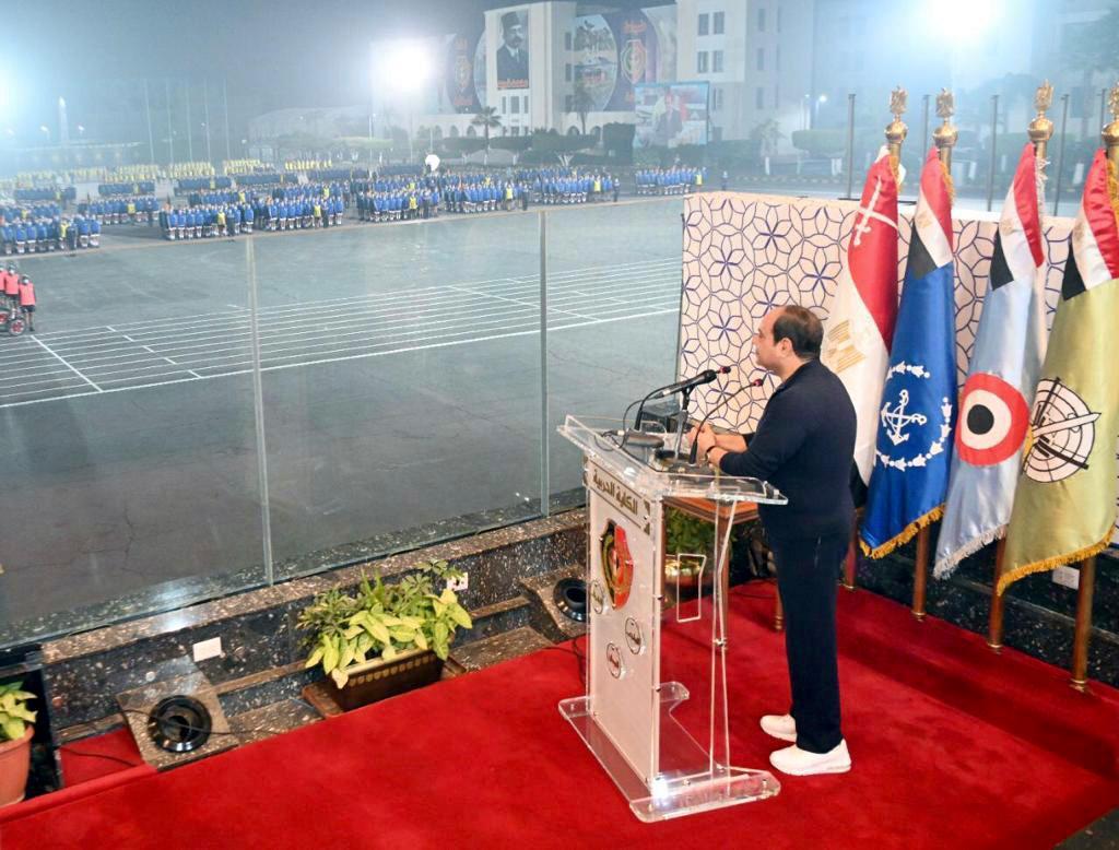 فجراً.. الرئيس السيسي يتفقد الكلية الحربية 