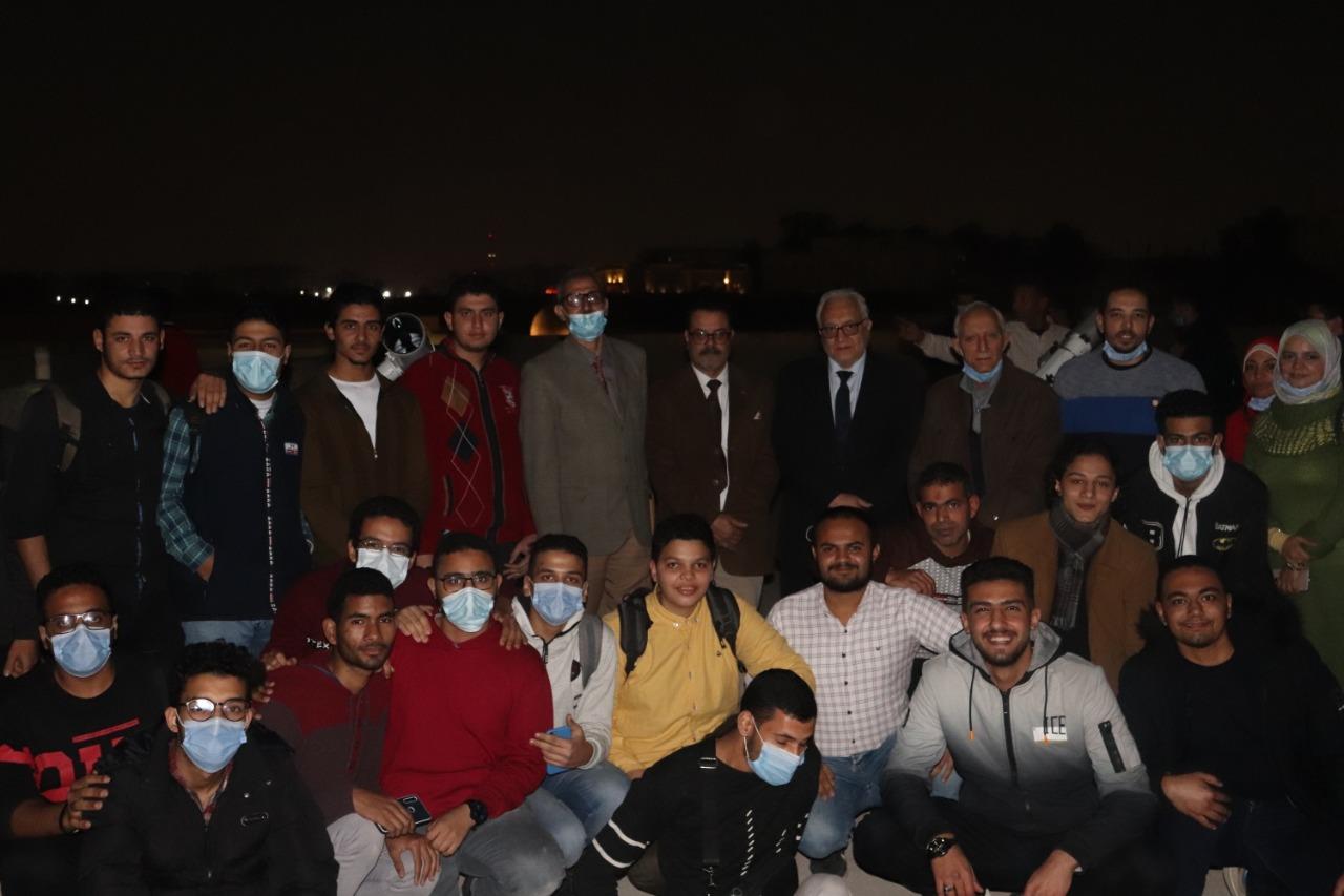 طلاب جامعة الأزهر يرصدون الاقتران الأعظم بين كوكبي المشترى وزحل