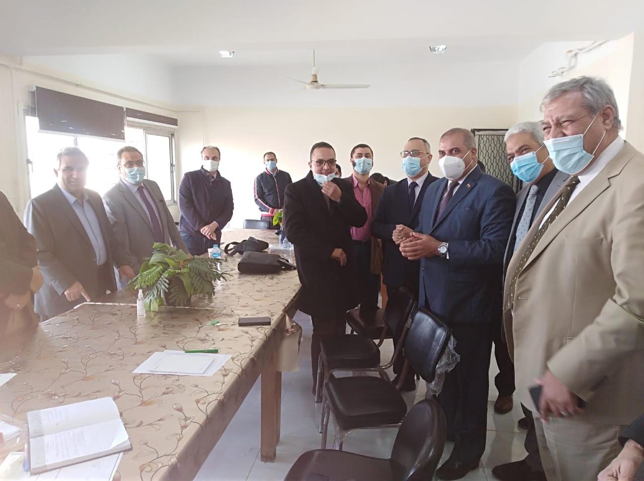رئيس جامعة الأزهر  يتفقد امتحانات الدراسات العليا  لقطاع كليات الطب.. صور