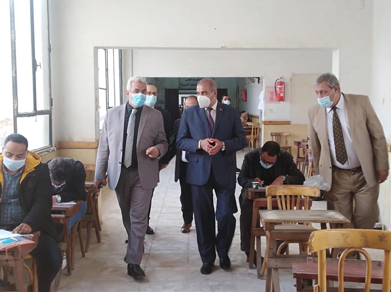 رئيس جامعة الأزهر  يتفقد امتحانات الدراسات العليا  لقطاع كليات الطب.. صور