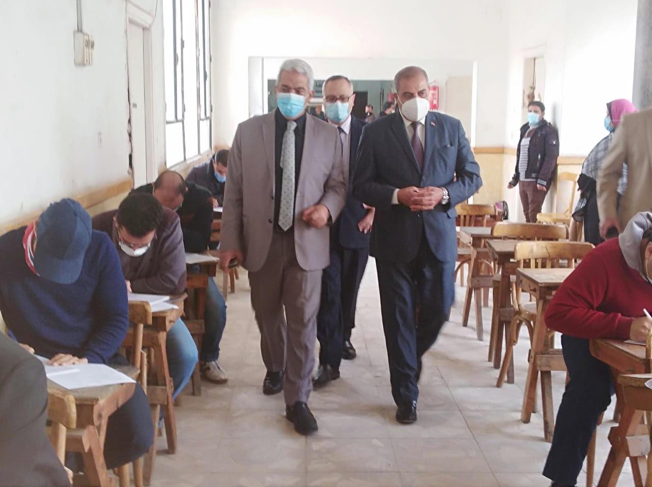 رئيس جامعة الأزهر  يتفقد امتحانات الدراسات العليا  لقطاع كليات الطب.. صور