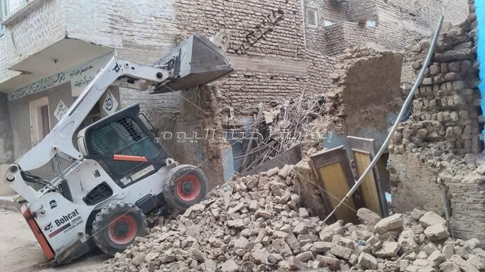 إنهيار منزل قديم بقنا.. وتكليف لجنة للوقوف على أسباب الحادث
