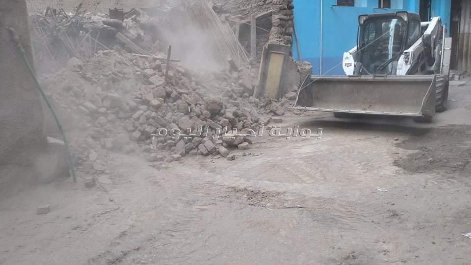إنهيار منزل قديم بقنا.. وتكليف لجنة للوقوف على أسباب الحادث
