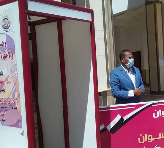 رئيس جامعة أسوان: يتفقد معرض الكتاب ويشدد علي تطبيق الإجراءات الاحترازية