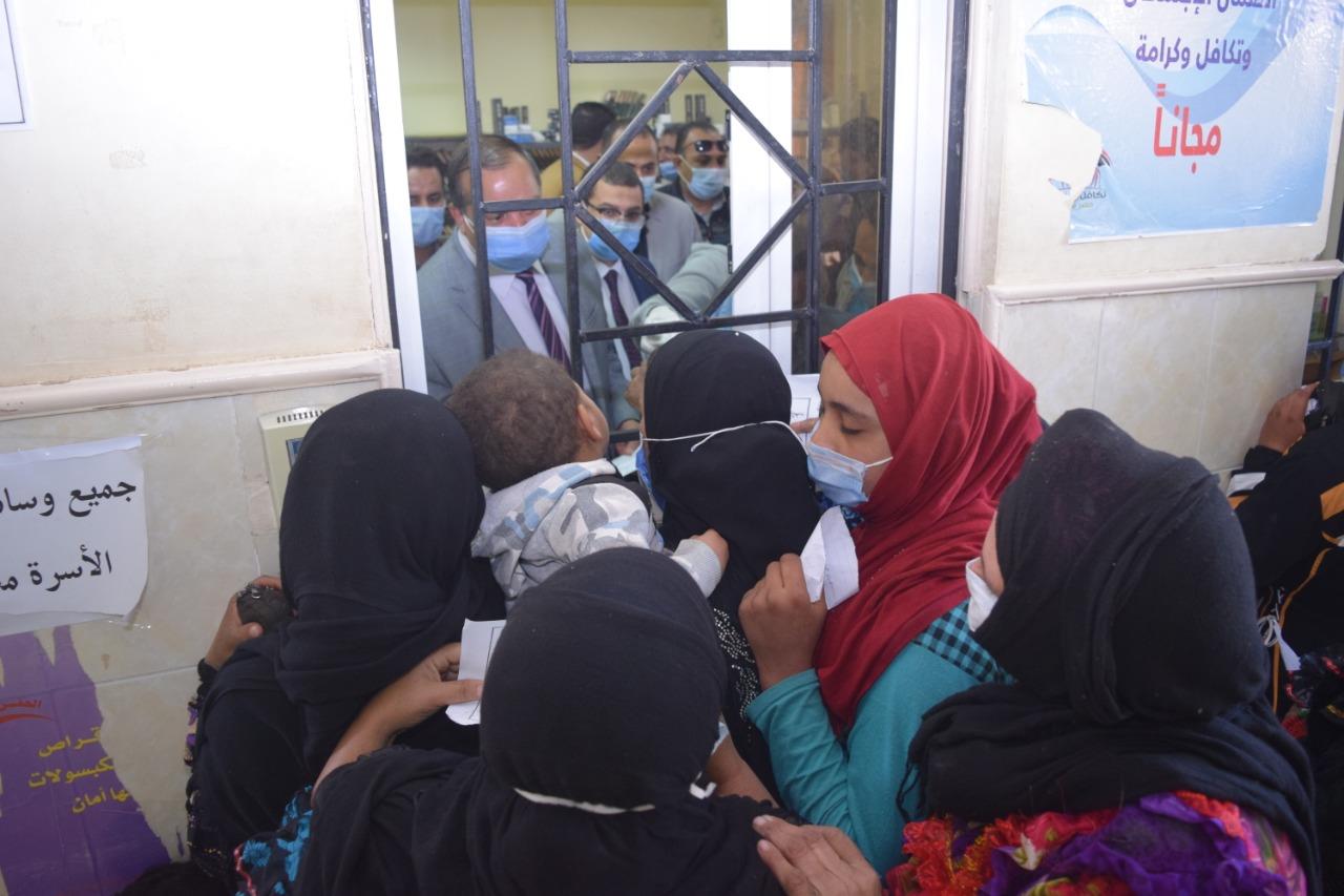 قافلة جامعة سوهاج الطبية