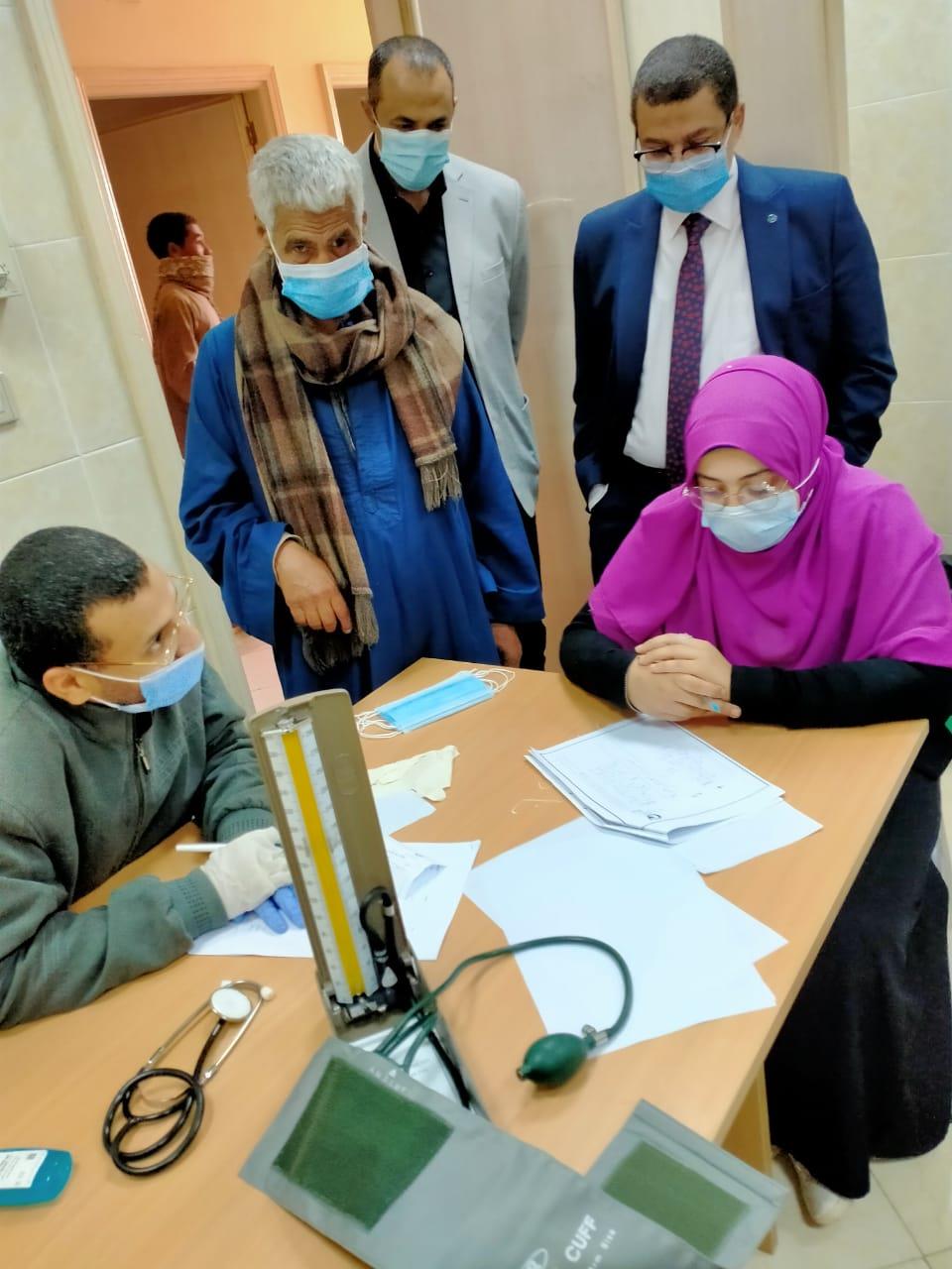 قافلة جامعة سوهاج الطبية