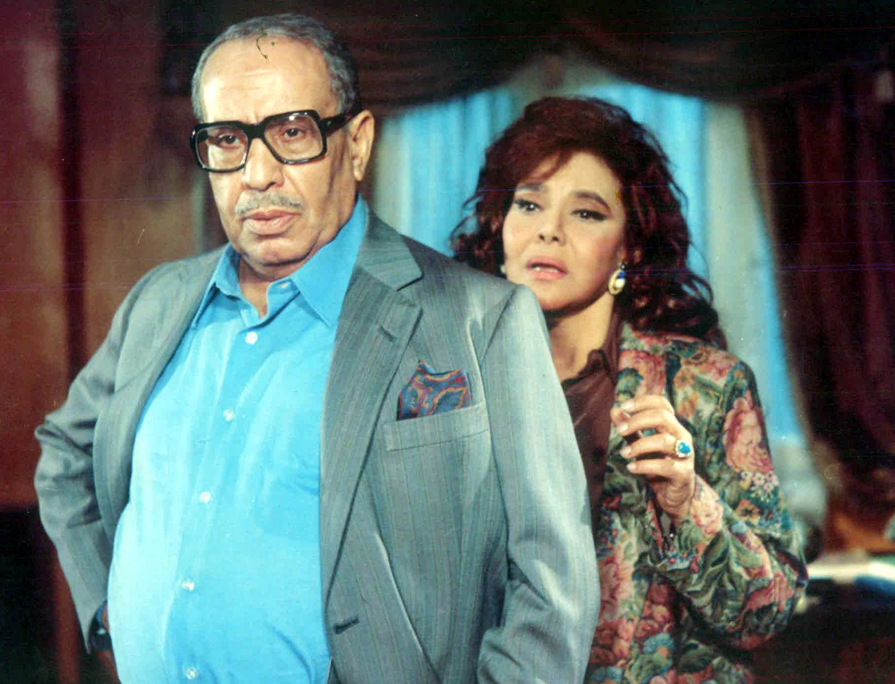 فوائد المهندس مع مجموعة من الفنانين