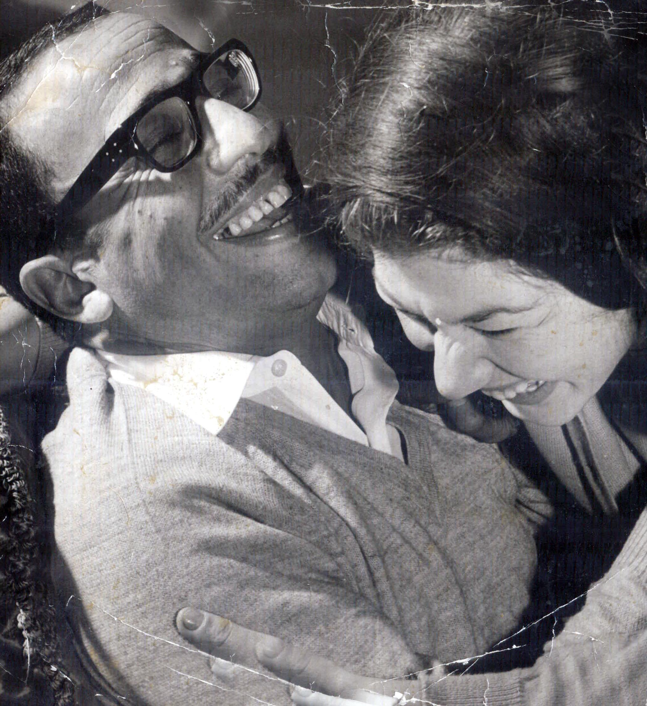 فوائد المهندس مع مجموعة من الفنانين
