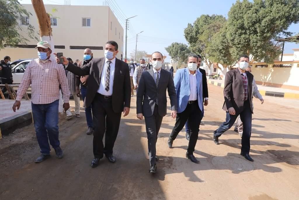 نائب محافظ سوهاج يتفقد مشروعات