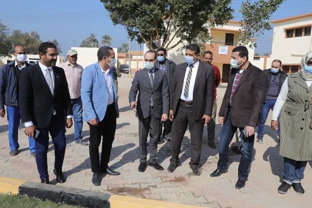 نائب محافظ سوهاج يتفقد مشروعات