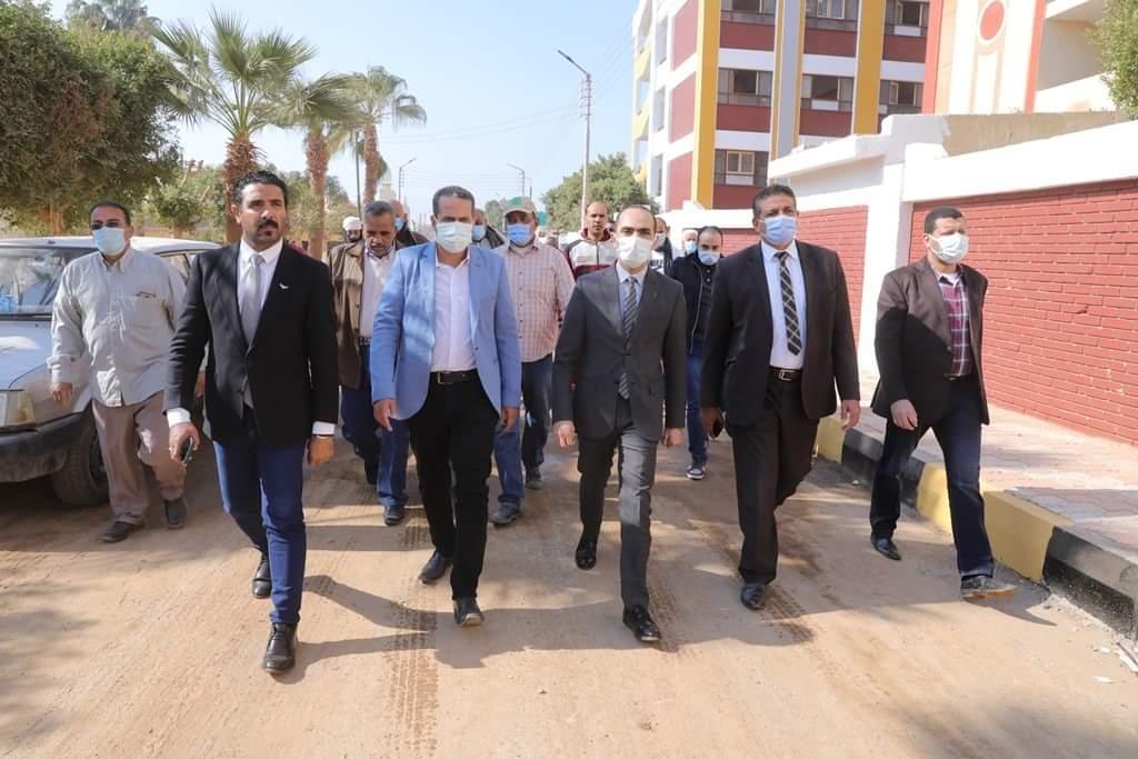 نائب محافظ سوهاج يتفقد مشروعات