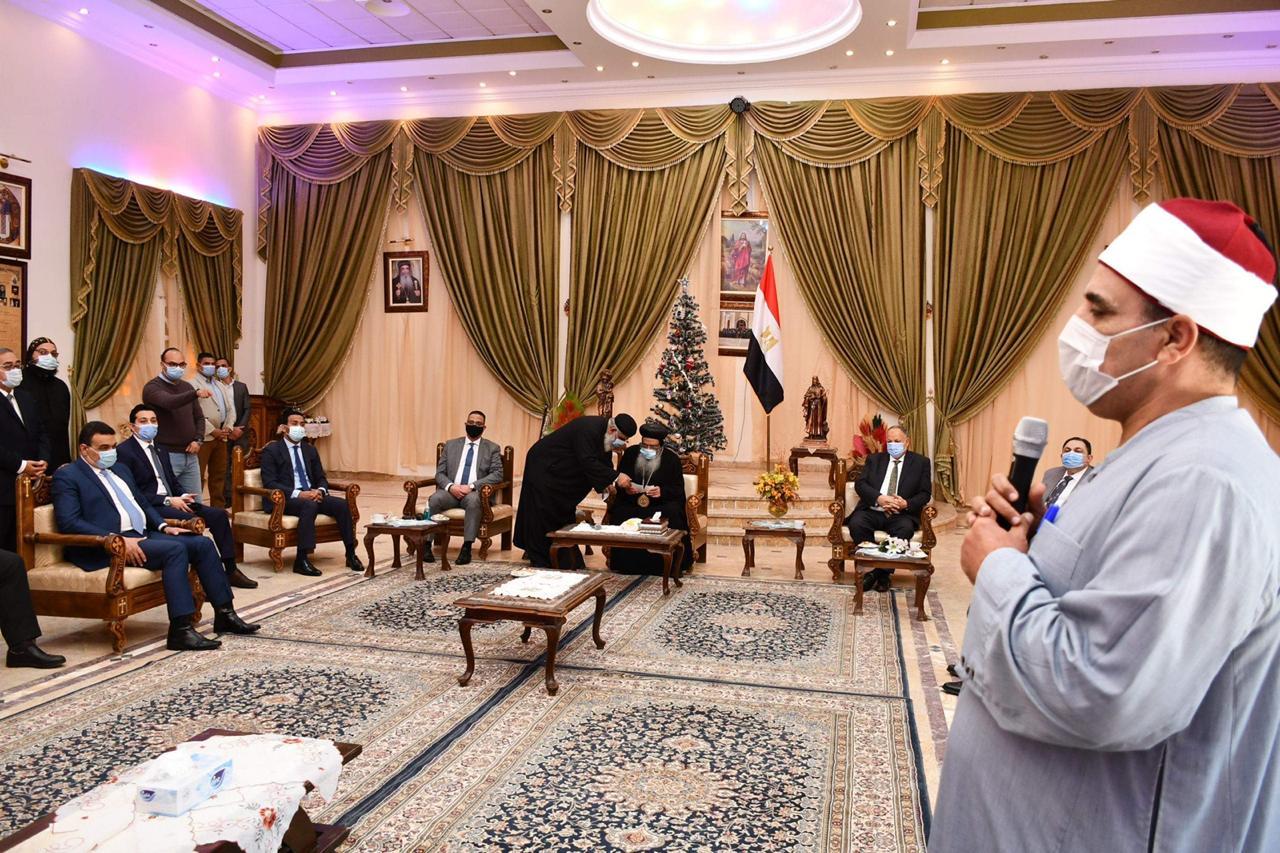 محافظ الفيوم يقدم التهني?ة للا?نبا ا?برام والا?خوة الا?قباط بعيد الميلاد المجيد