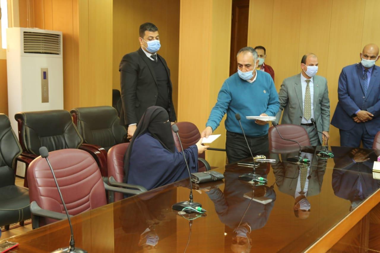 مساعدات مالية لزوجات 7 صيادين تم احتجازهم بليبيا