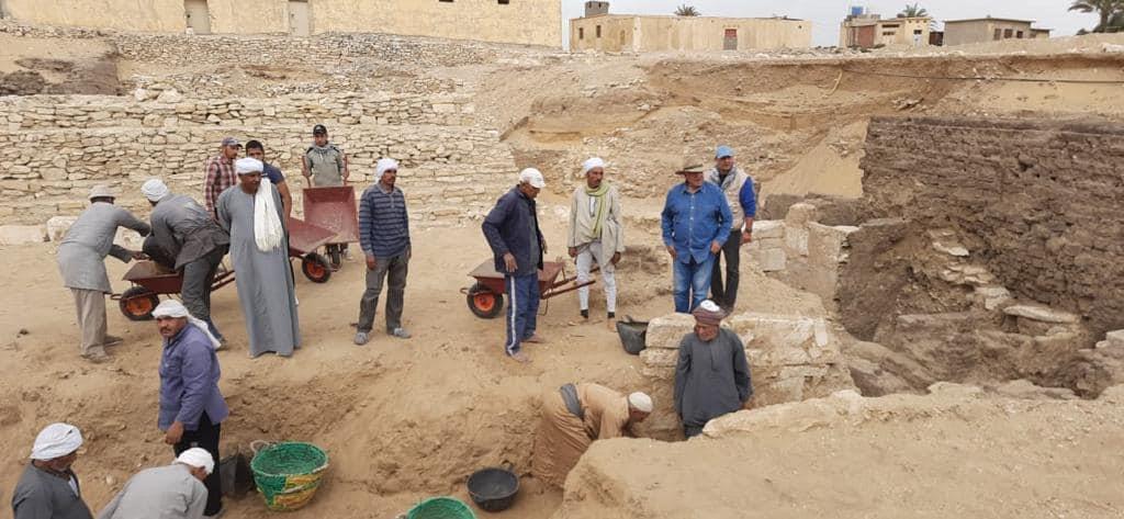 لأول مرة | العثور على توابيت يعود عمرها إلى ثلاثة آلاف عام بمنطقة سقارة