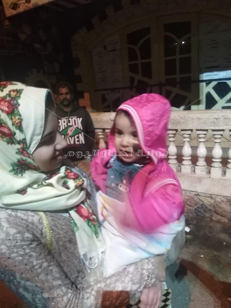 أول صورة للطفلة والدتها ضحية تجريد ملابسها بالدقهلية 