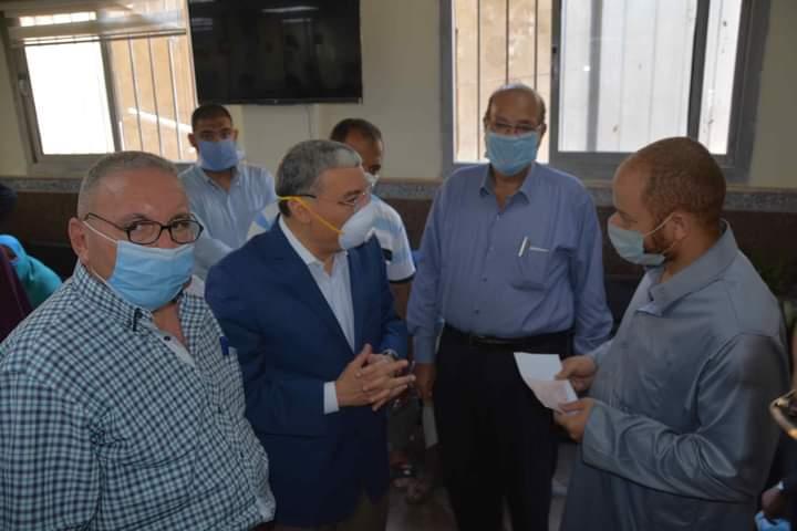 بالصور..محافظ المنيا: استقبال 161 ألف طلب للتصالح في مخالفات البناء