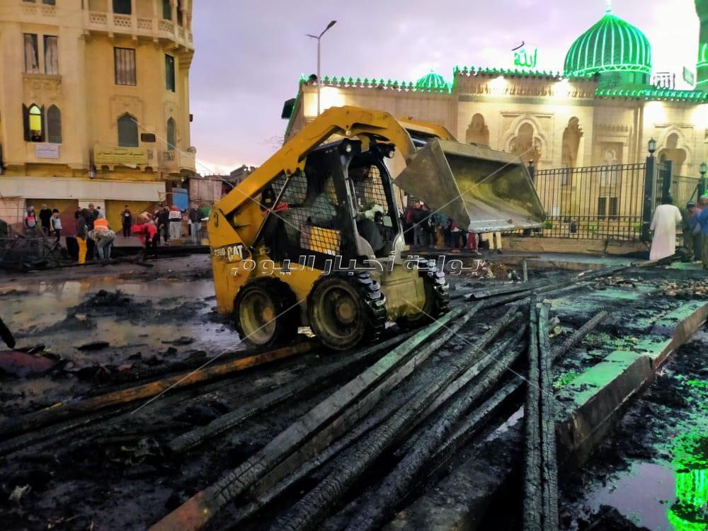المشاهد الأولى من السيطرة على حريق بجوار مسجد السيدة زينب
