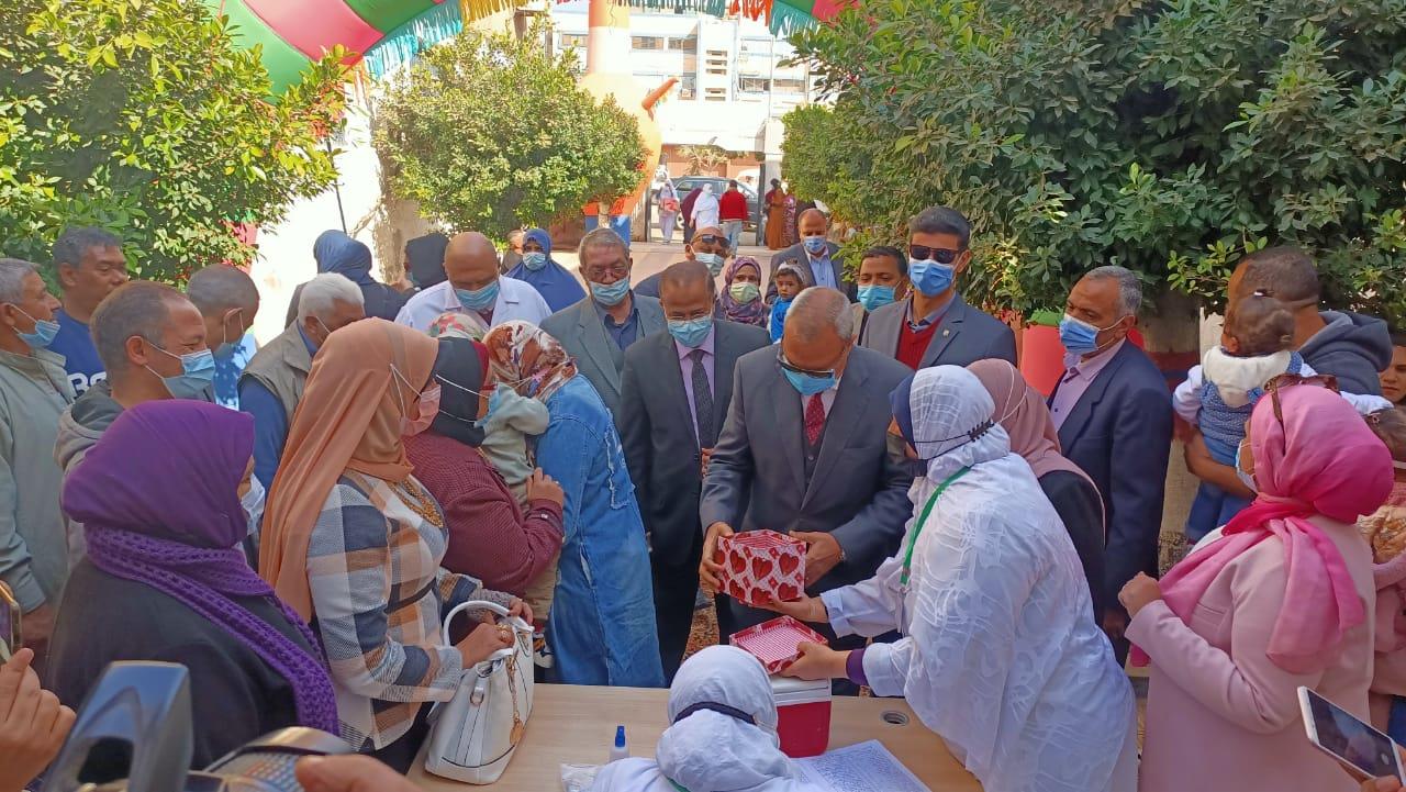 صور.. بدء انطلاق الحملة القومية للتطعيم ضد مرض شلل الأطفال بالقليوبية 
