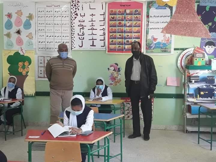 تعليم أسوان :انتظام العملية الامتحانية وتطبيق اللجان لكافة الإجراءات الاحترازية.