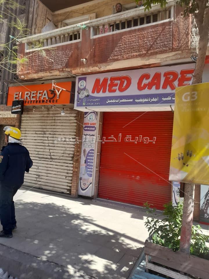 بعد سقوط أجزاء منها.. إزالة شرفة عقار في الإسكندرية