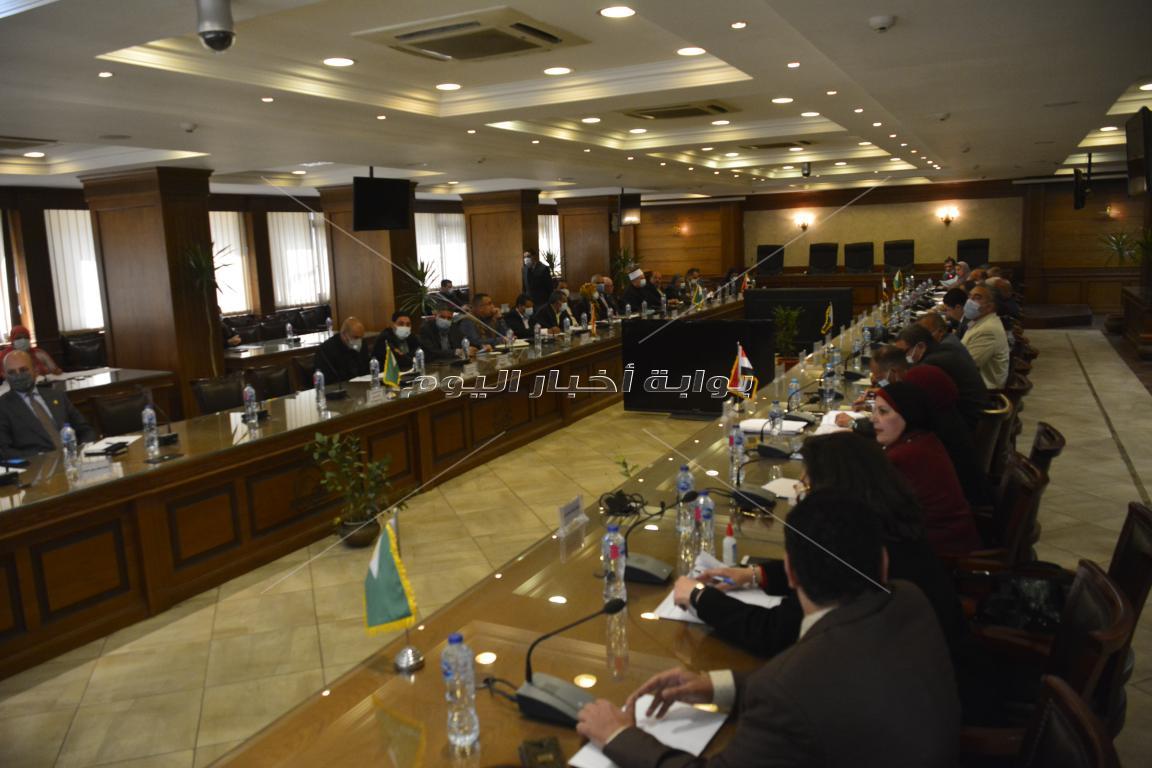 محافظ الجيزة يجتمع بنواب الهرم وأكتوبر والواحات وأبوالنمرس والحوامدية