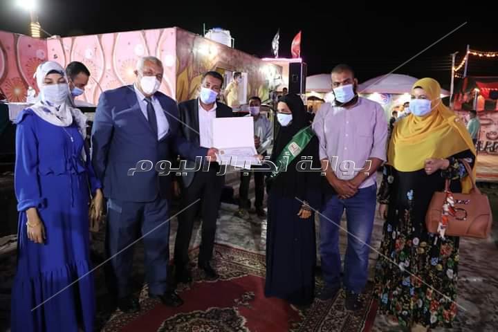 محافظ الوادي الجديد يكرم الأمهات المثاليات علي مستوي المحافظة 