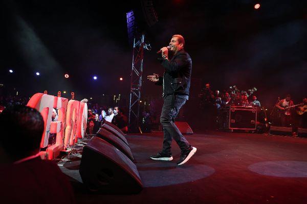 عمرو دياب يتألق في حفل الشيخ زايد