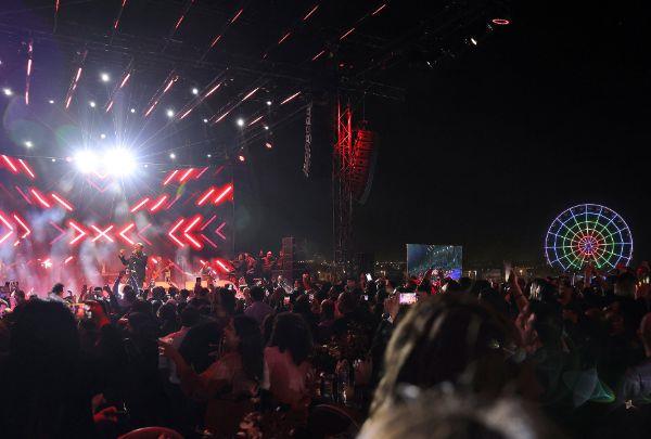 عمرو دياب يتألق في حفل الشيخ زايد