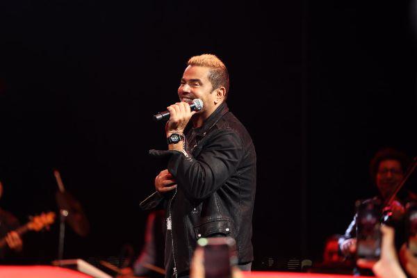 عمرو دياب يتألق في حفل الشيخ زايد