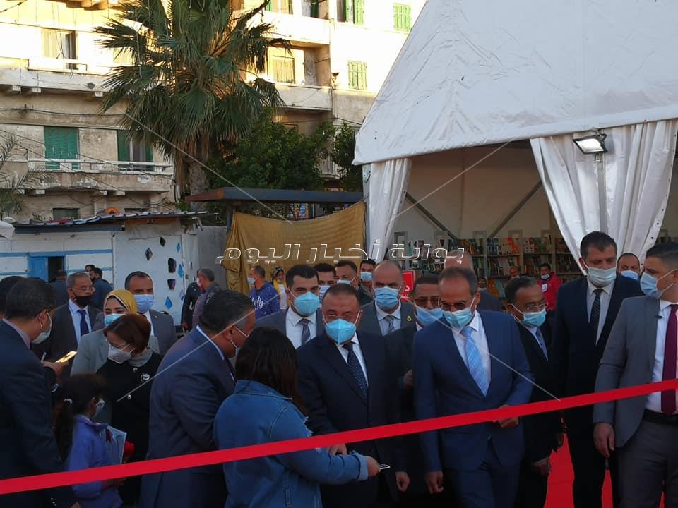 الشريف والحاج على يفتتحان الدورة التاسعة لمعرض الإسكندرية للكتاب