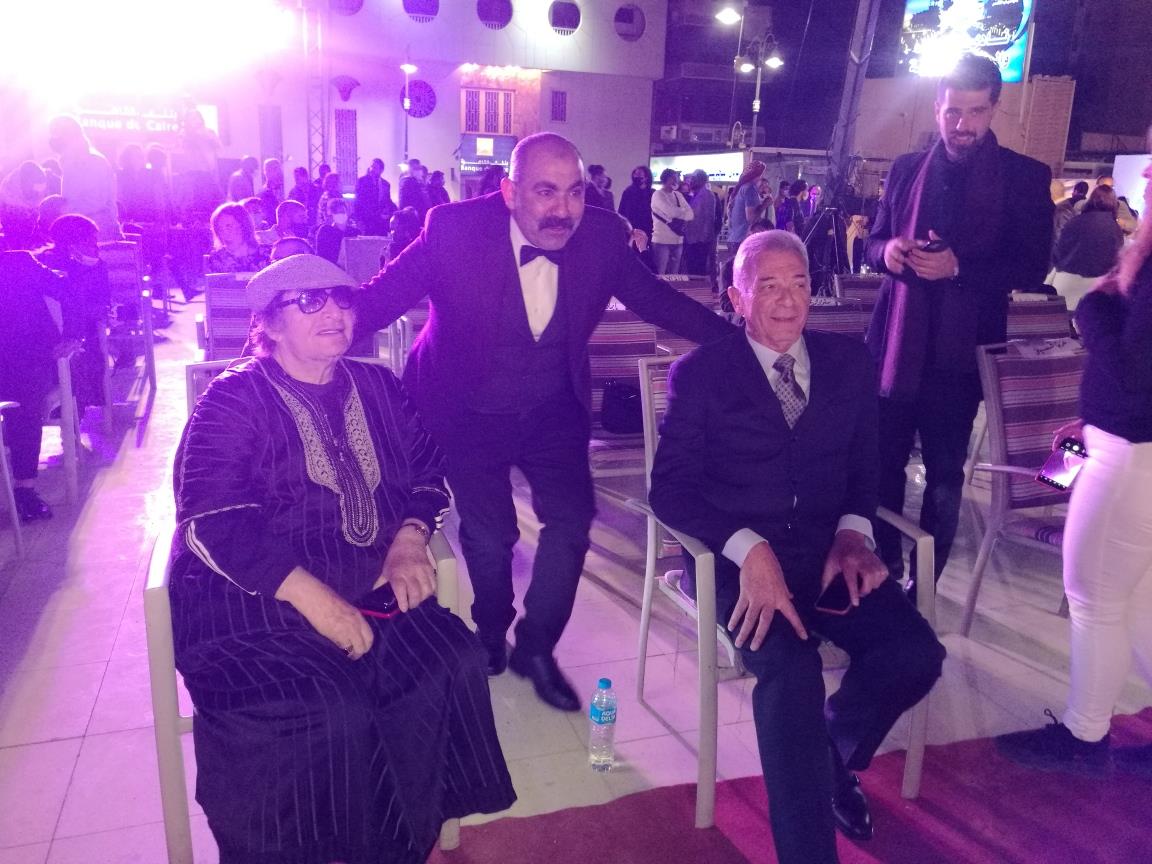 صور| اسيا مدني تشعل أجواء ختام مهرجان الأقصر.. والحضور يرقص على أغانيها