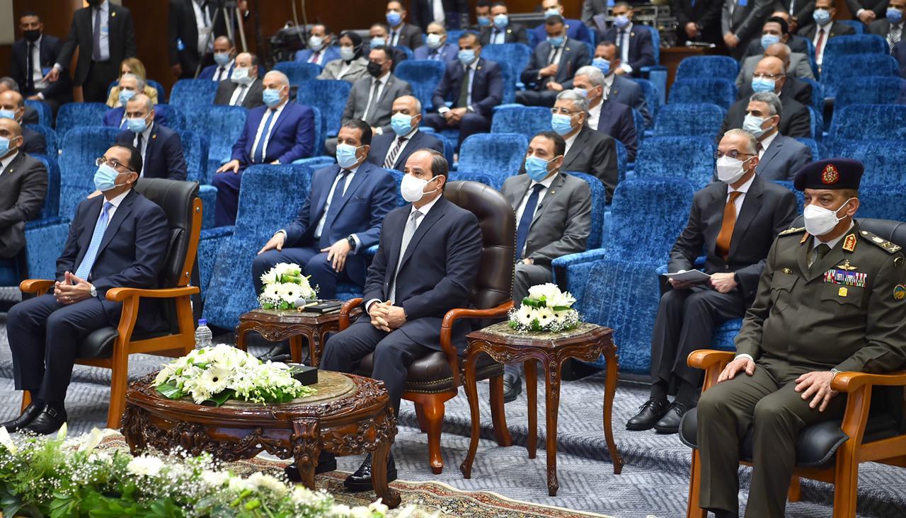 الرئيس السيسي يتفقد مدينة الدواء