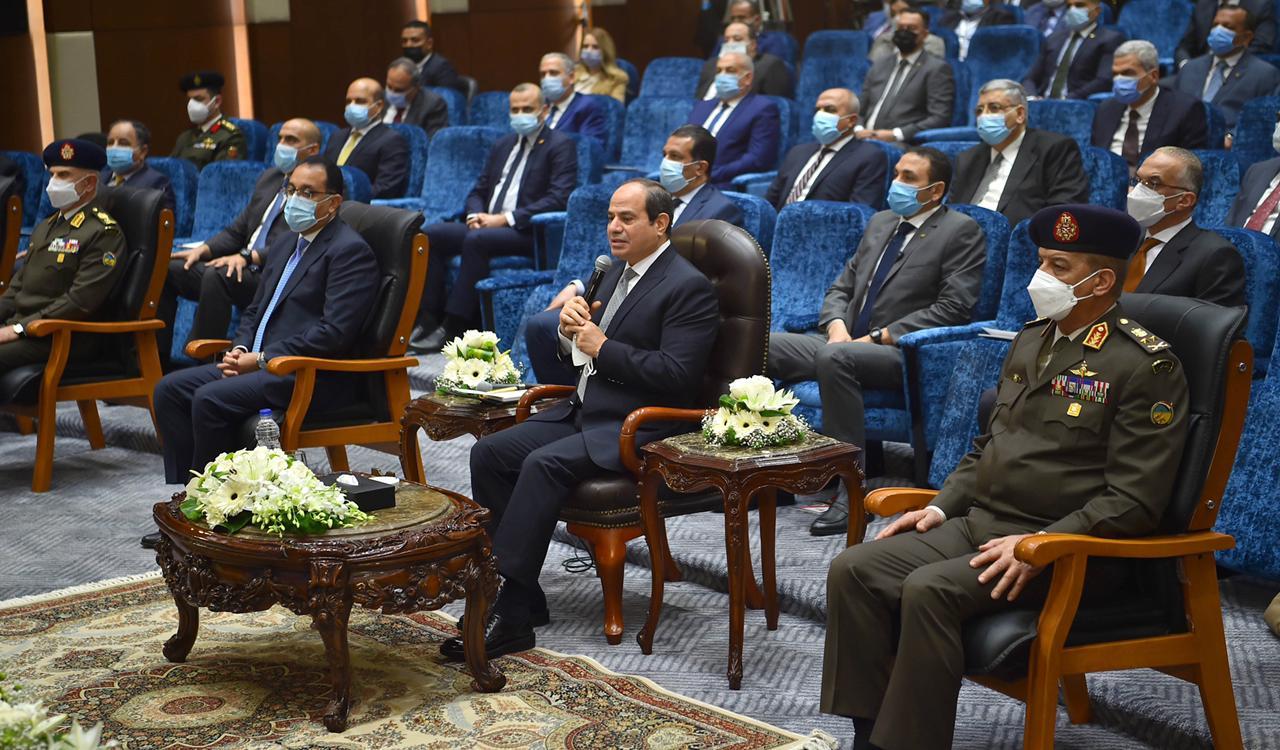 الرئيس السيسي يتفقد مدينة الدواء